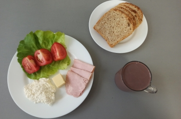Śniadanie dieta z ograniczeniem łatwo przyswajalnych węglowodanów