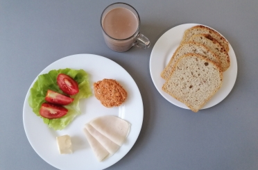 Śniadanie dieta  z ograniczeniem łatwo przyswajalnych węglowodanów