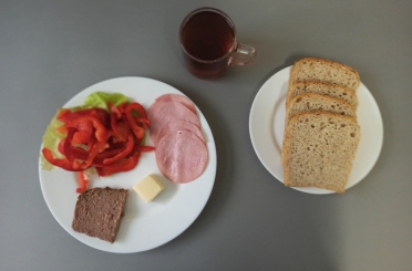 Śniadanie dieta z ograniczeniem łatwo przyswajalnych węglowodanów