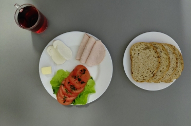Śniadanie dieta z ograniczeniem łatwo przyswajalnych węglowodanów