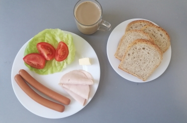 Śniadanie dieta z ograniczeniem łatwo przyswajalnych węglowodanów