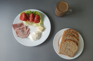Śniadanie dieta z ograniczeniem łatwo przyswajalnych węglowodanów