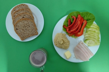 Śniadanie dieta z ograniczeniem łatwo przyswajalnych węglowodanów
