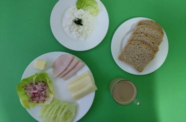 Śniadanie dieta z ograniczeniem łatwo przyswajalnych węglowodanów