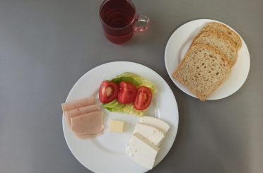 Śniadanie dieta z ograniczeniem łatwo przyswajalnych węglowodanów