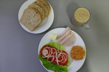 Śniadanie dieta  z ograniczeniem łatwo przyswajalnych węglowodanów