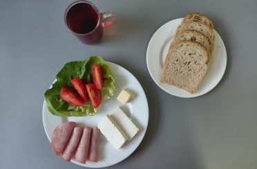 Śniadanie dieta z ograniczeniem łatwo przyswajalnych węglowodanów