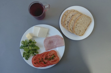 Śniadanie dieta z ograniczeniem łatwo przyswajalnych węglowodanów