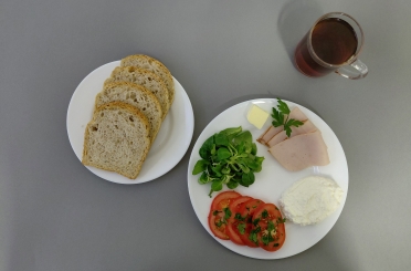 Śniadanie dieta z ograniczeniem łatwo przyswajalnych węglowodanów