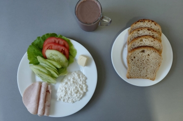 Śniadanie dieta z ograniczeniem łatwo przyswajalnych węglowodanów
