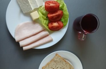Śniadanie dieta z ograniczeniem łatwo przyswajalnych węglowodanów