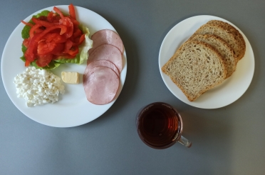 Śniadanie dieta z ograniczeniem łatwo przyswajalnych węglowodanów