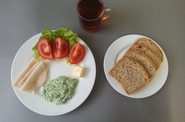 Śniadanie dieta z ograniczeniem łatwo przyswajalnych węglowodanów