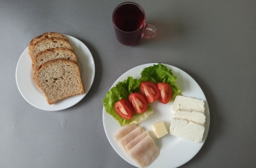 Śniadanie dieta z ograniczeniem łatwo przyswajalnych węglowodanów