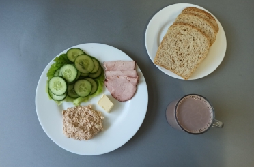 Śniadanie dieta z ograniczeniem łatwo przyswajalnych węglowodanów
