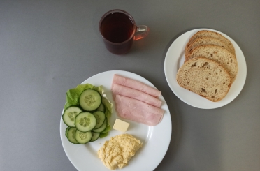 Śniadanie dieta  z ograniczeniem łatwo przyswajalnych węglowodanów