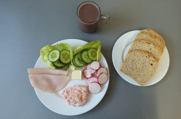 Śniadanie dieta z ograniczeniem łatwo przyswajalnych węglowodanów
