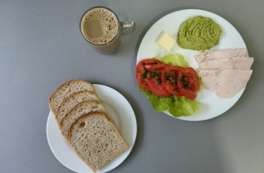 Śniadanie dieta z ograniczeniem łatwo przyswajalnych węglowodanów