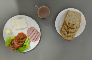 Śniadanie dieta z ograniczeniem łatwo przyswajalnych węglowodanów