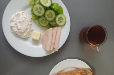 Śniadanie dieta  z ograniczeniem łatwo przyswajalnych węglowodanów