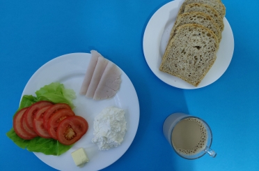 Śniadanie dieta z ograniczeniem łatwo przyswajalnych węglowodanów