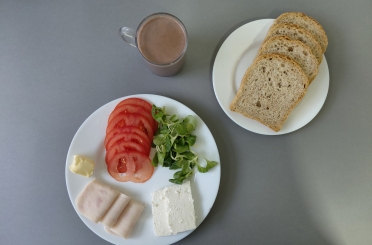 Śniadanie dieta  z ograniczeniem łatwo przyswajalnych węglowodanów