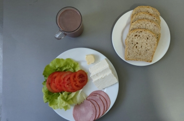 Śniadanie dieta z ograniczeniem łatwo przyswajalnych węglowodanów