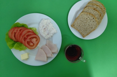Śniadanie dieta z ograniczeniem łatwo przyswajalnych węglowodanów