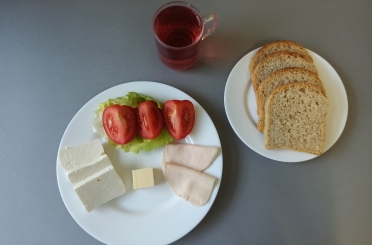 Śniadanie dieta z ograniczeniem łatwo przyswajalnych węglowodanów