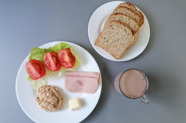 Śniadanie dieta z ograniczeniem łatwo przyswajalnych węglowodanów