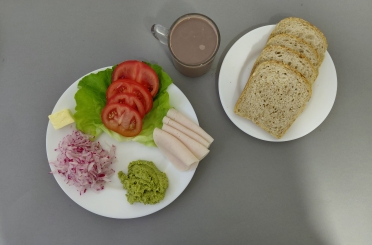 Śniadanie dieta z ograniczeniem łatwo przyswajalnych węglowodanów