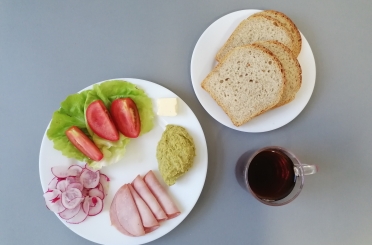 Śniadanie dieta z ograniczeniem łatwo przyswajalnych węglowodanów