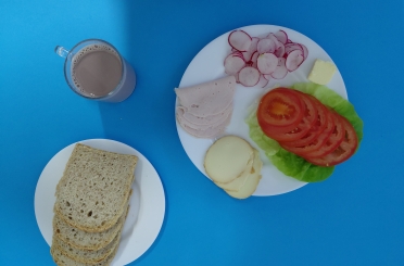 Śniadanie dieta  z ograniczeniem łatwo przyswajalnych węglowodanów
