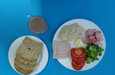 Śniadanie dieta  z ograniczeniem łatwo przyswajalnych węglowodanów