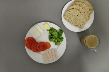 Śniadanie dieta  z ograniczeniem łatwo przyswajalnych węglowodanów
