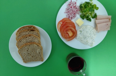 Śniadanie dieta z ograniczeniem łatwo przyswajalnych węglowodanów