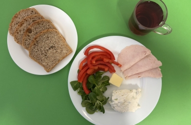 Śniadanie dieta z ograniczeniem łatwo przyswajalnych węglowodanów