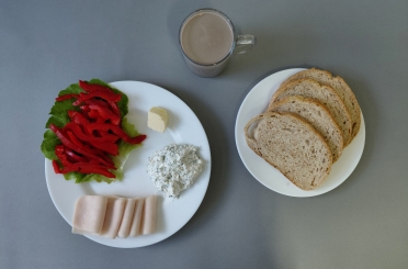Śniadanie dieta z ograniczeniem łatwo przyswajalnych węglowodanów